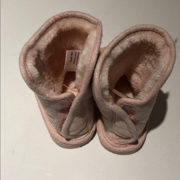 H&M fur lined booties ⭐️ - Picture 2 of 3